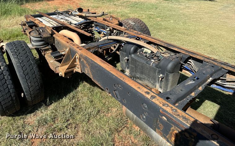 image for item MV9055 2014 Ford F550 Super Duty XL truck cab and chassis