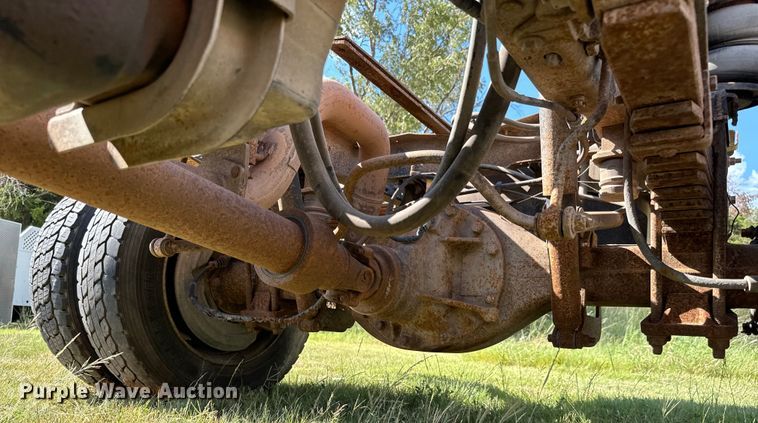 image for item MV9055 2014 Ford F550 Super Duty XL truck cab and chassis