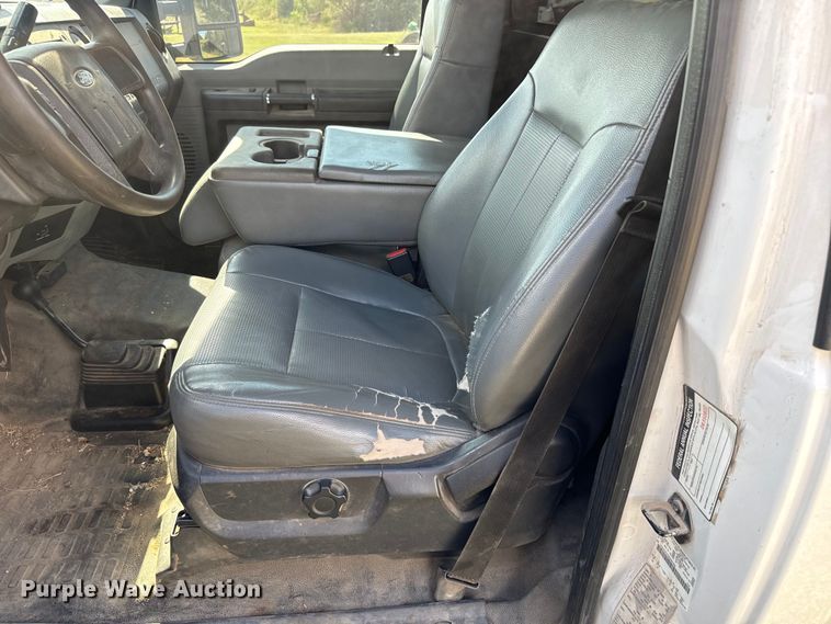 image for item MV9055 2014 Ford F550 Super Duty XL truck cab and chassis