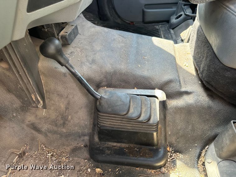 image for item MV9055 2014 Ford F550 Super Duty XL truck cab and chassis