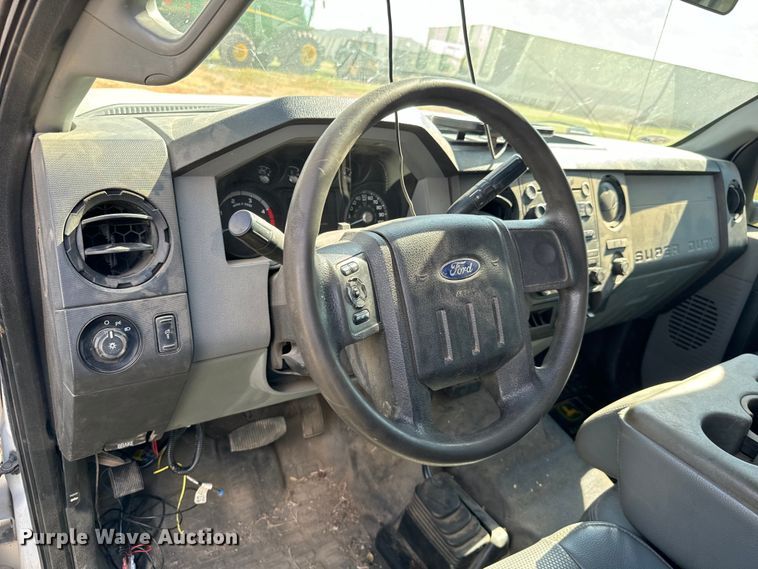 image for item MV9055 2014 Ford F550 Super Duty XL truck cab and chassis