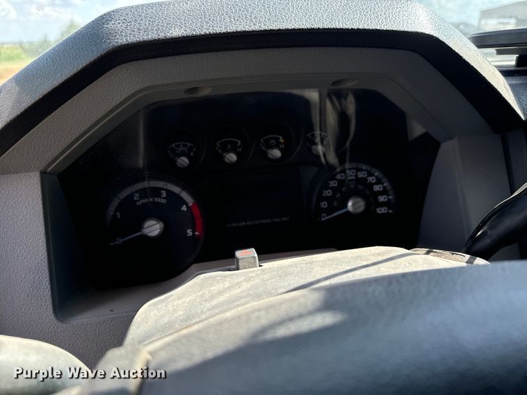 image for item MV9055 2014 Ford F550 Super Duty XL truck cab and chassis