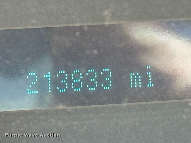 image for item MV9055 2014 Ford F550 Super Duty XL truck cab and chassis