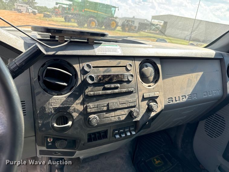 image for item MV9055 2014 Ford F550 Super Duty XL truck cab and chassis