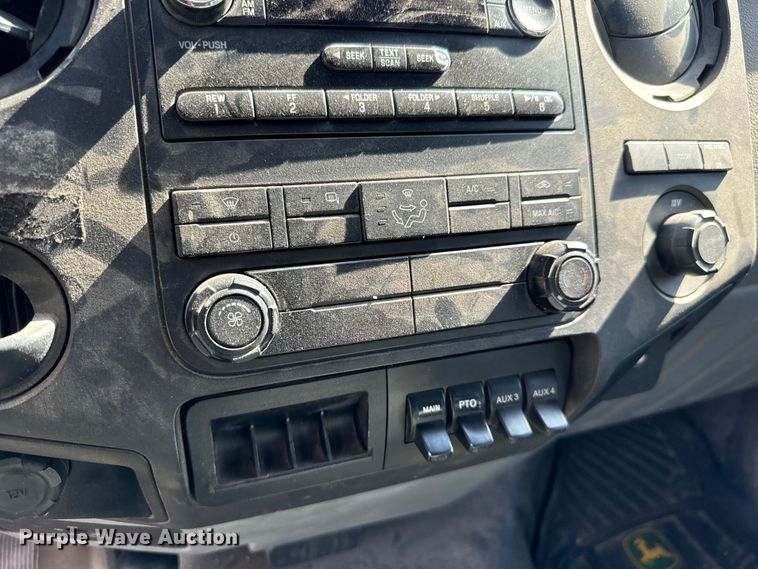 image for item MV9055 2014 Ford F550 Super Duty XL truck cab and chassis