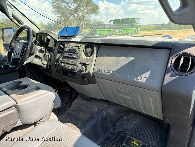 image for item MV9055 2014 Ford F550 Super Duty XL truck cab and chassis