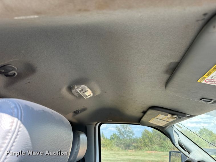 image for item MV9055 2014 Ford F550 Super Duty XL truck cab and chassis