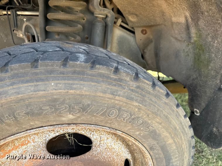 image for item MV9055 2014 Ford F550 Super Duty XL truck cab and chassis