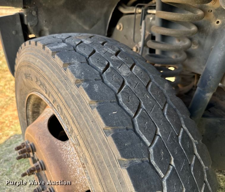 image for item MV9055 2014 Ford F550 Super Duty XL truck cab and chassis