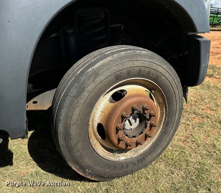 image for item MV9055 2014 Ford F550 Super Duty XL truck cab and chassis