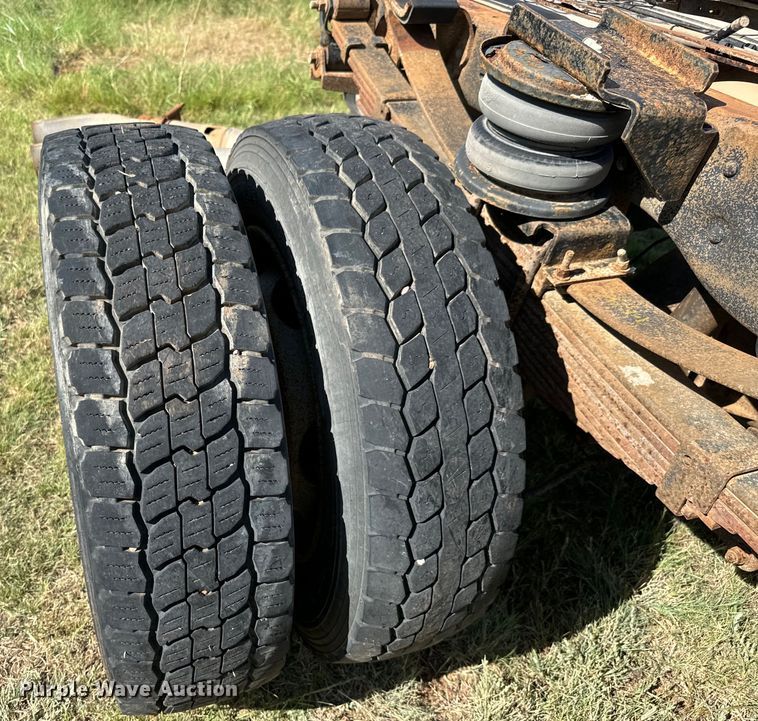 image for item MV9055 2014 Ford F550 Super Duty XL truck cab and chassis