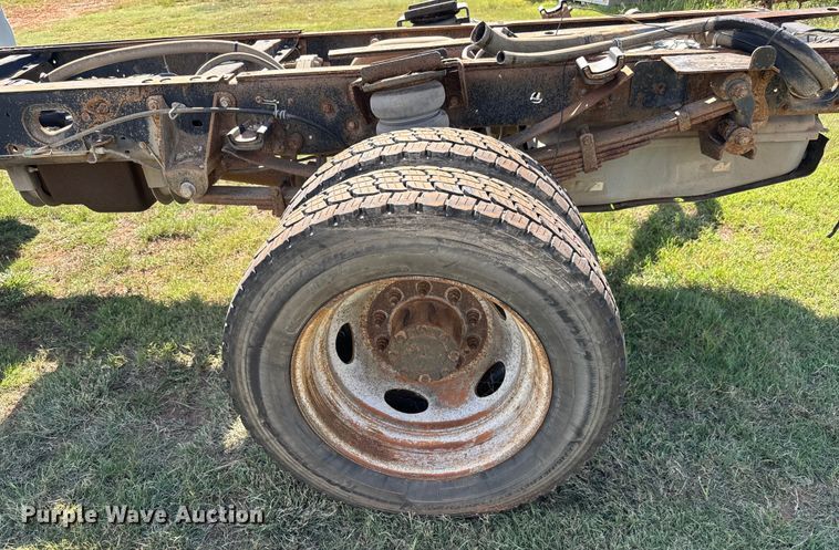 image for item MV9055 2014 Ford F550 Super Duty XL truck cab and chassis