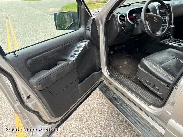 image for item MV9067 2008 Mercury Mountaineer SUV