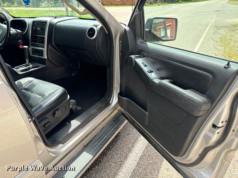 image for item MV9067 2008 Mercury Mountaineer SUV