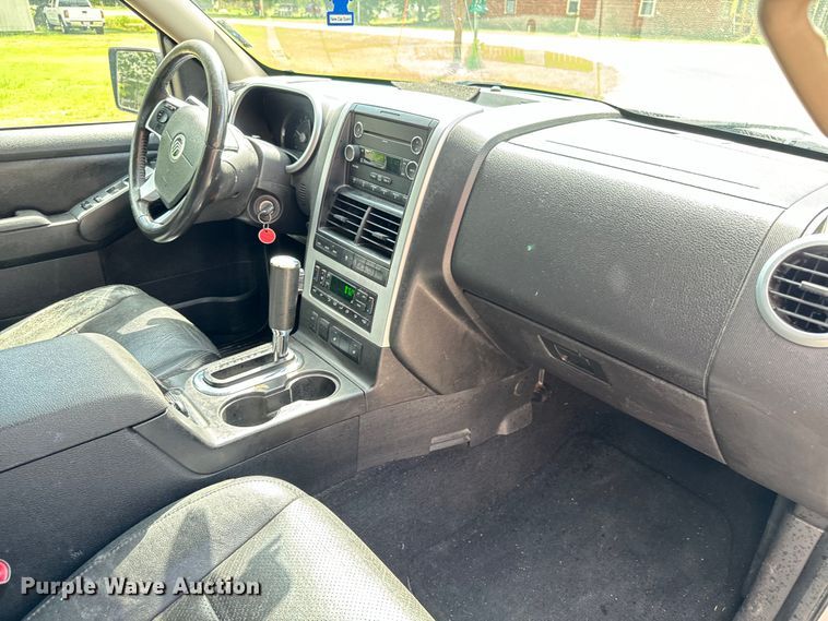 image for item MV9067 2008 Mercury Mountaineer SUV