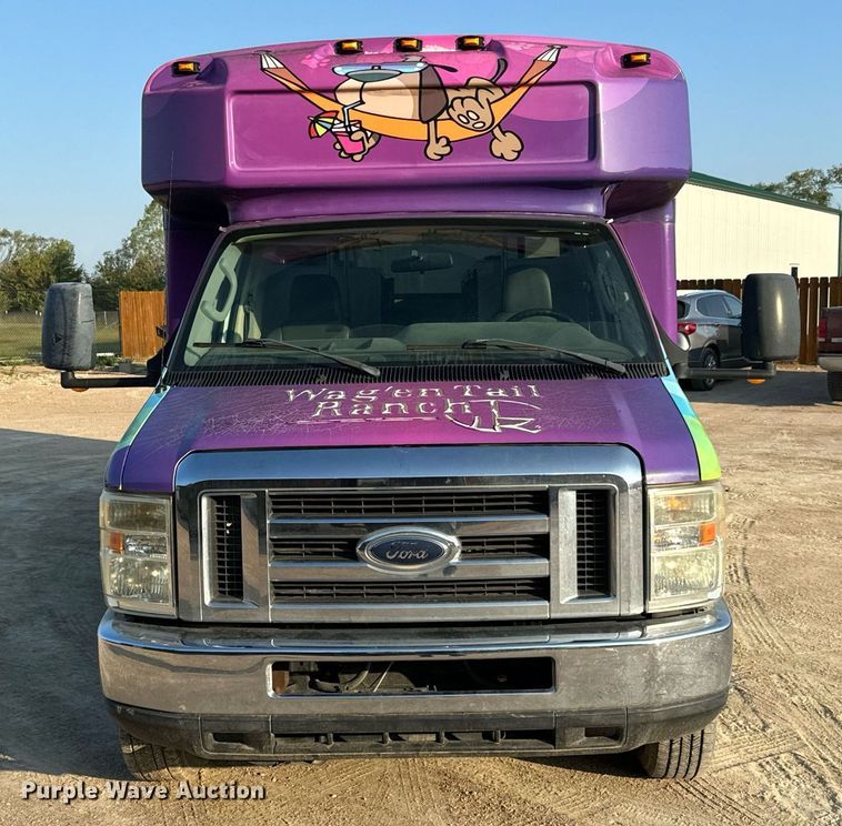 image for item MV9081 2009 Ford E350 shuttle bus