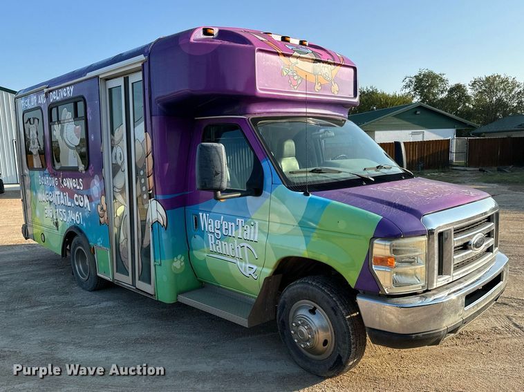 image for item MV9081 2009 Ford E350 shuttle bus