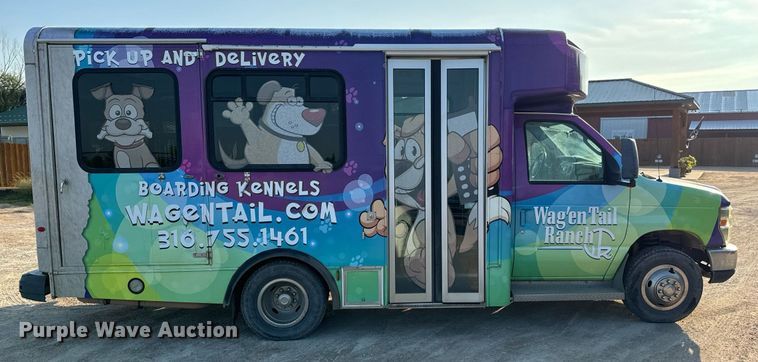 image for item MV9081 2009 Ford E350 shuttle bus