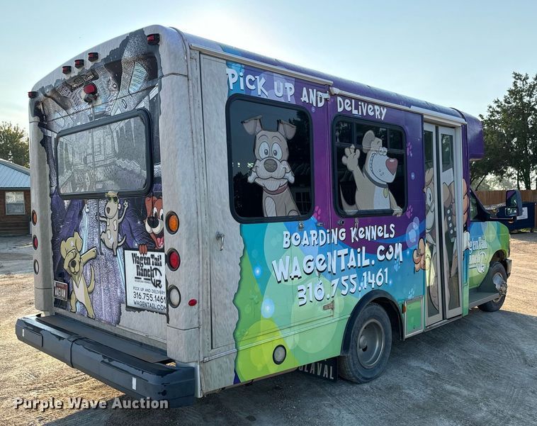 image for item MV9081 2009 Ford E350 shuttle bus