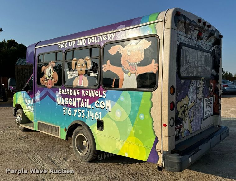 image for item MV9081 2009 Ford E350 shuttle bus