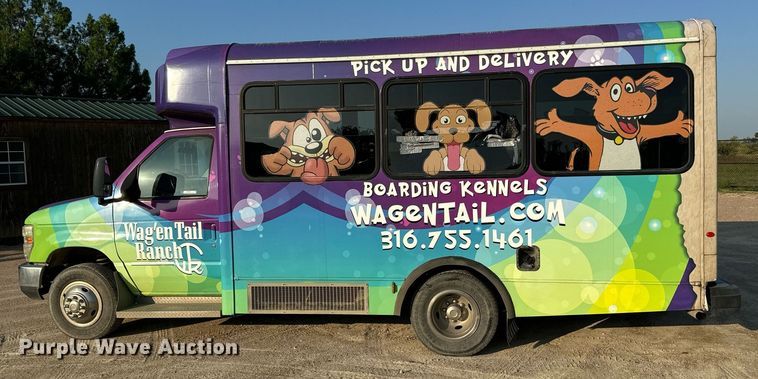 image for item MV9081 2009 Ford E350 shuttle bus