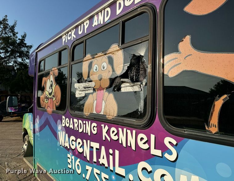 image for item MV9081 2009 Ford E350 shuttle bus