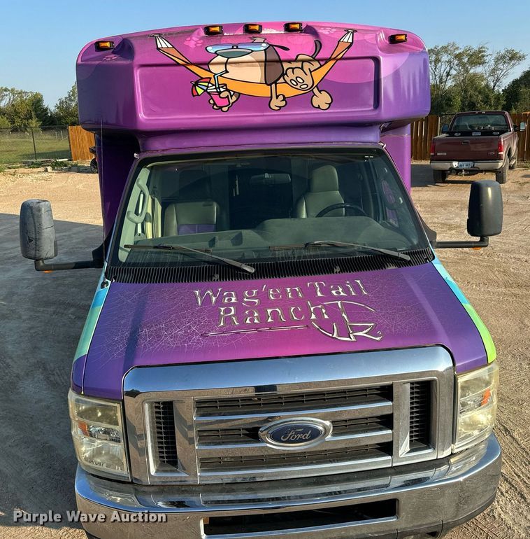 image for item MV9081 2009 Ford E350 shuttle bus