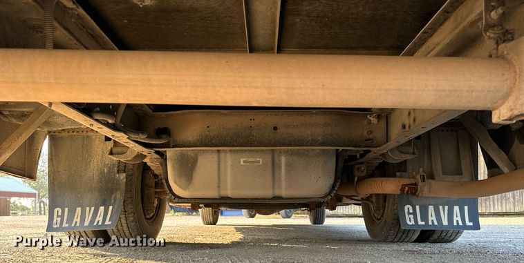 image for item MV9081 2009 Ford E350 shuttle bus