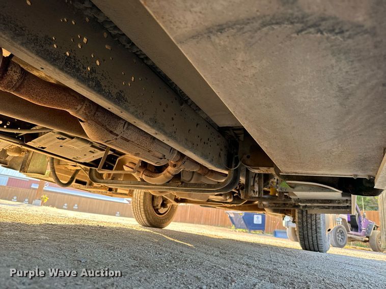 image for item MV9081 2009 Ford E350 shuttle bus