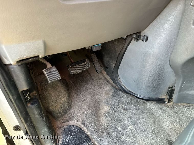 image for item MV9081 2009 Ford E350 shuttle bus