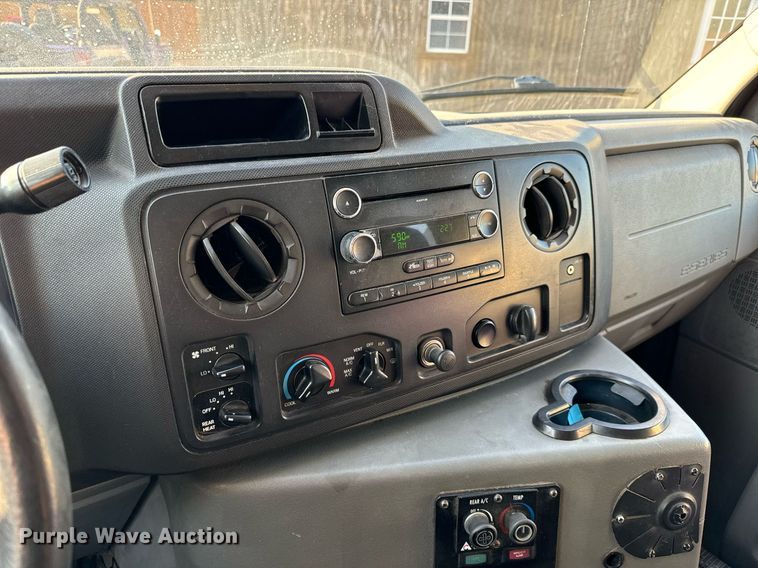 image for item MV9081 2009 Ford E350 shuttle bus