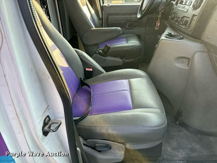 image for item MV9081 2009 Ford E350 shuttle bus