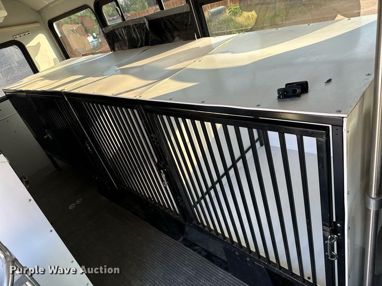 image for item MV9081 2009 Ford E350 shuttle bus