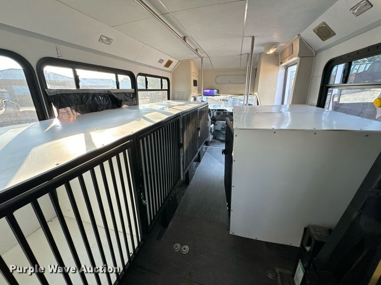 image for item MV9081 2009 Ford E350 shuttle bus