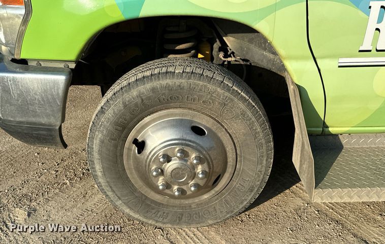 image for item MV9081 2009 Ford E350 shuttle bus