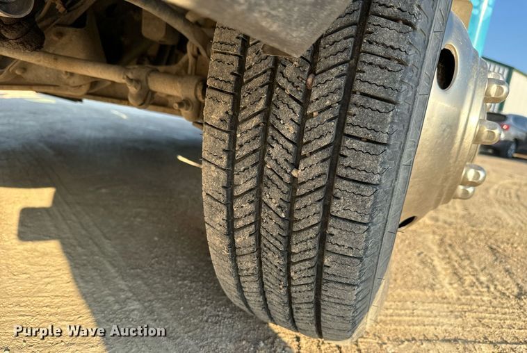 image for item MV9081 2009 Ford E350 shuttle bus