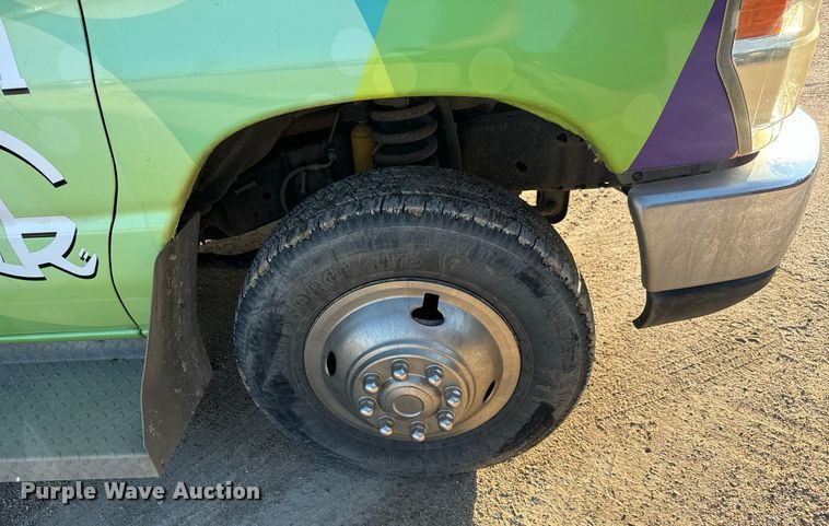 image for item MV9081 2009 Ford E350 shuttle bus