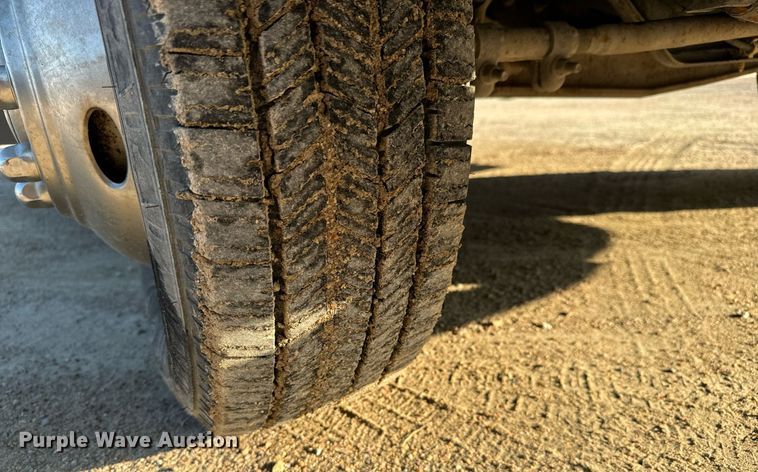 image for item MV9081 2009 Ford E350 shuttle bus