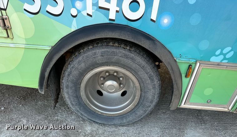 image for item MV9081 2009 Ford E350 shuttle bus