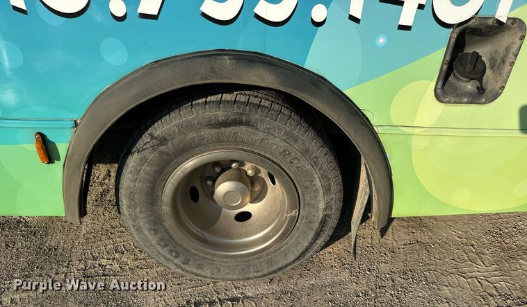 image for item MV9081 2009 Ford E350 shuttle bus