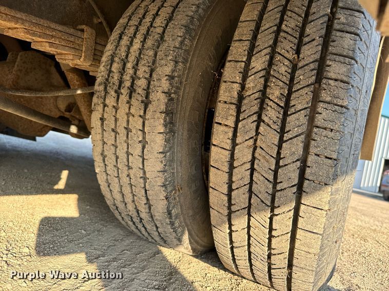 image for item MV9081 2009 Ford E350 shuttle bus