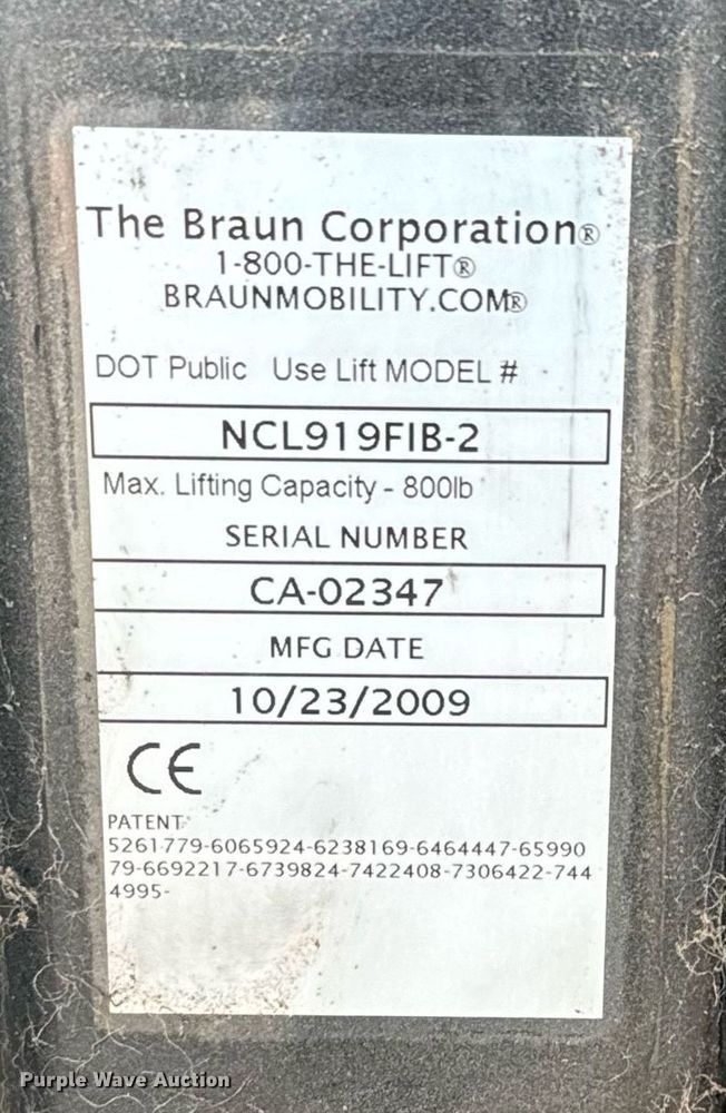 image for item MV9081 2009 Ford E350 shuttle bus