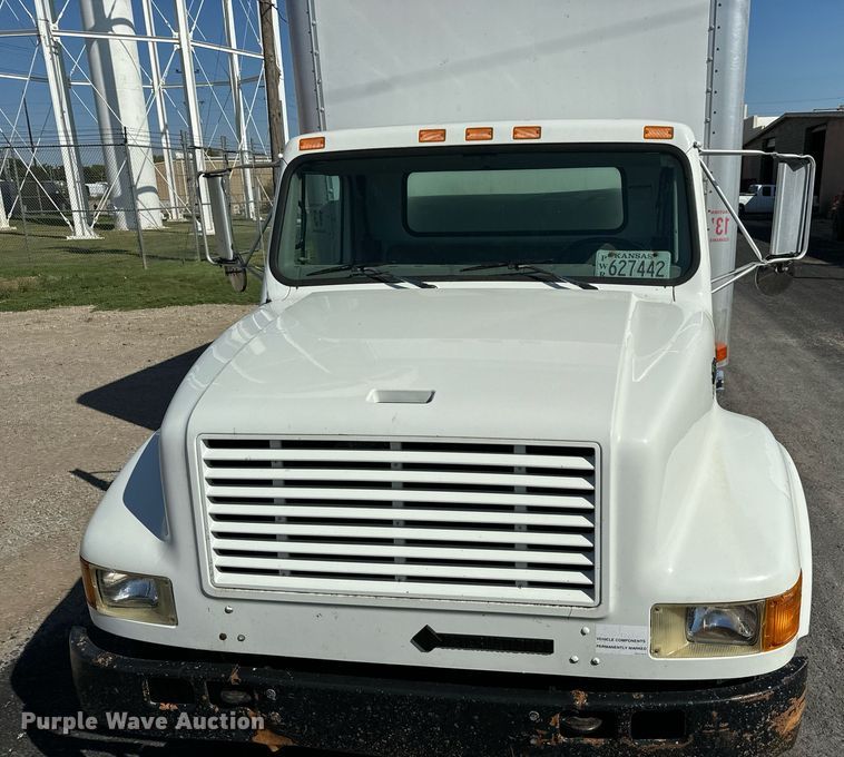 image for item MV9083 1998 International  4700 box truck