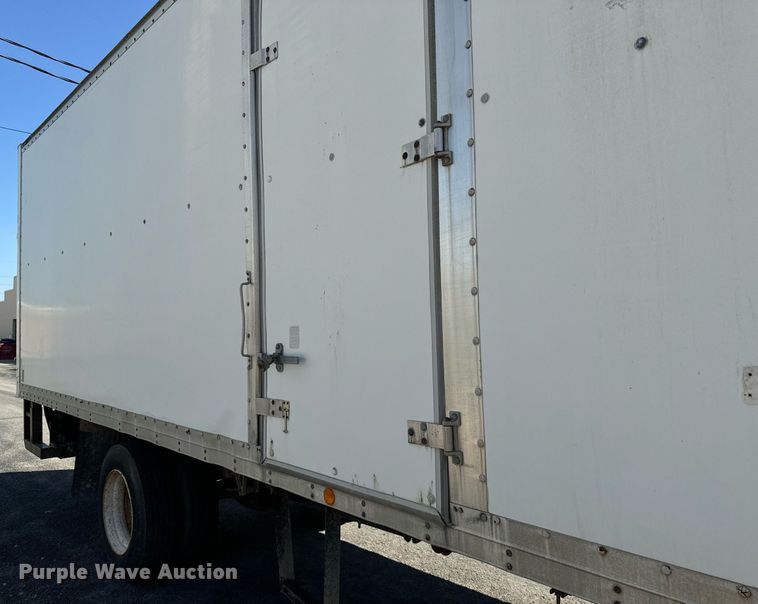 image for item MV9083 1998 International  4700 box truck