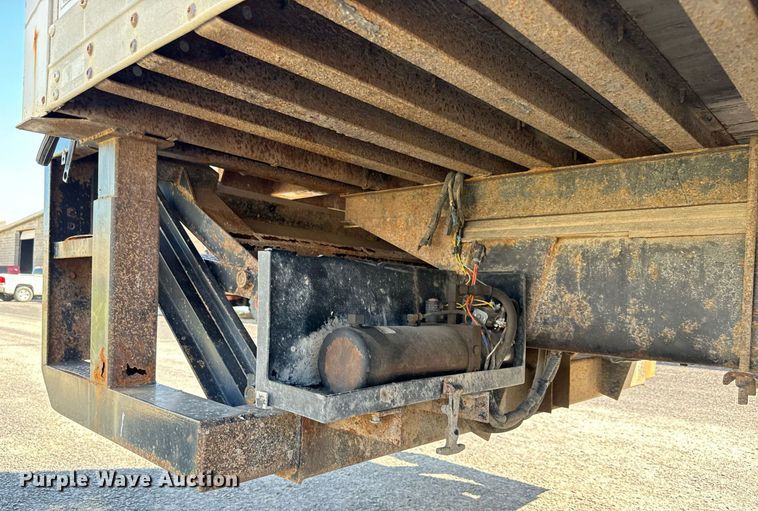 image for item MV9083 1998 International  4700 box truck