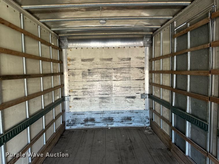 image for item MV9083 1998 International  4700 box truck