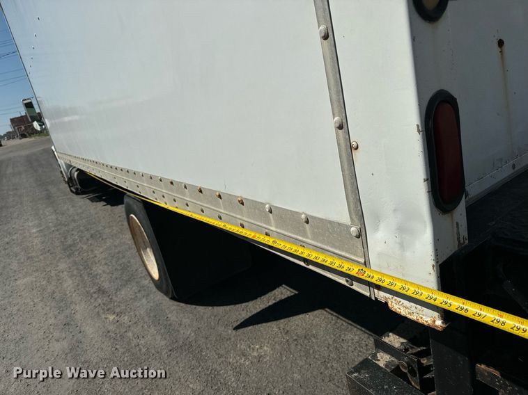 image for item MV9083 1998 International  4700 box truck