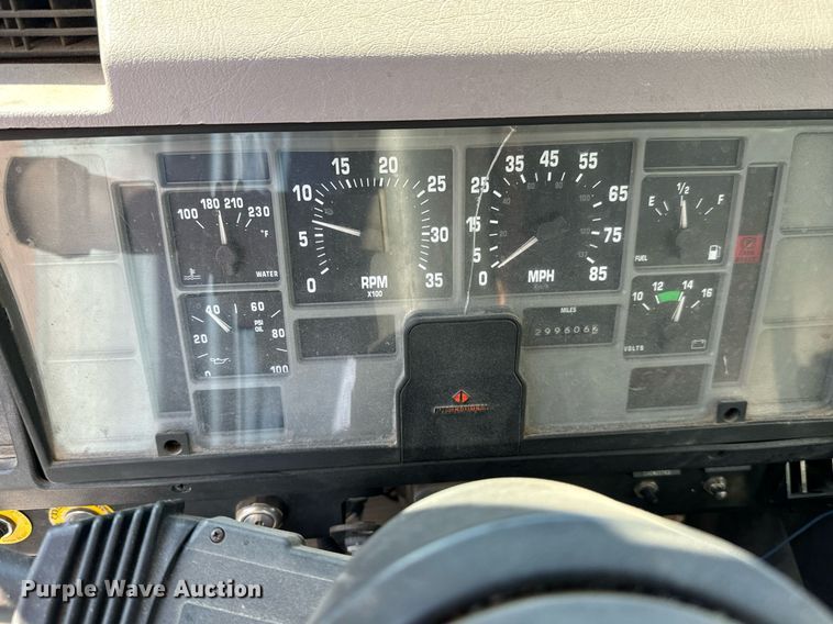 image for item MV9083 1998 International  4700 box truck