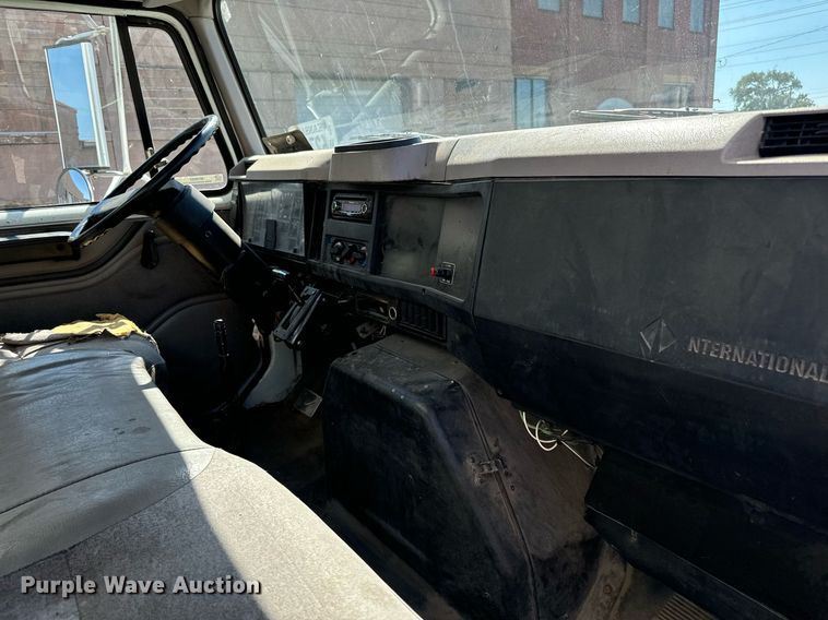 image for item MV9083 1998 International  4700 box truck