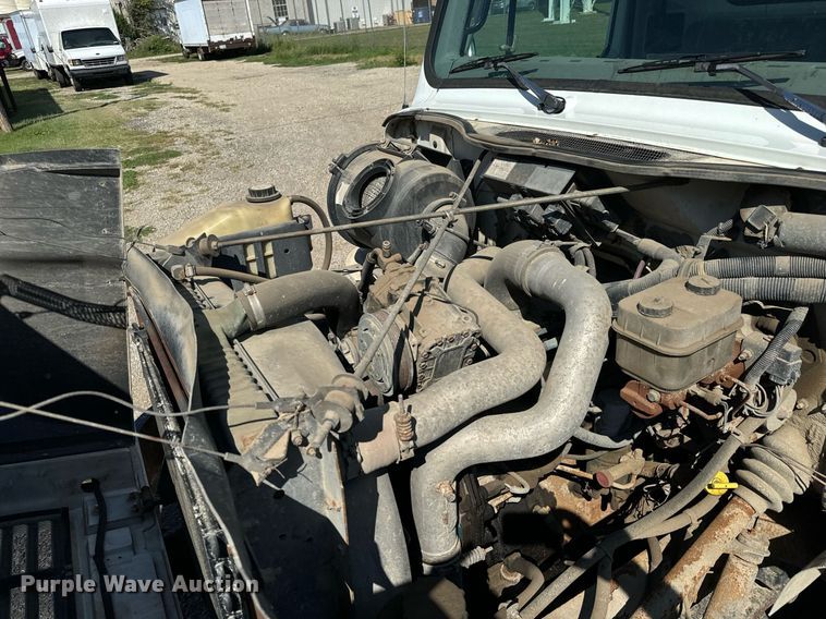 image for item MV9083 1998 International  4700 box truck